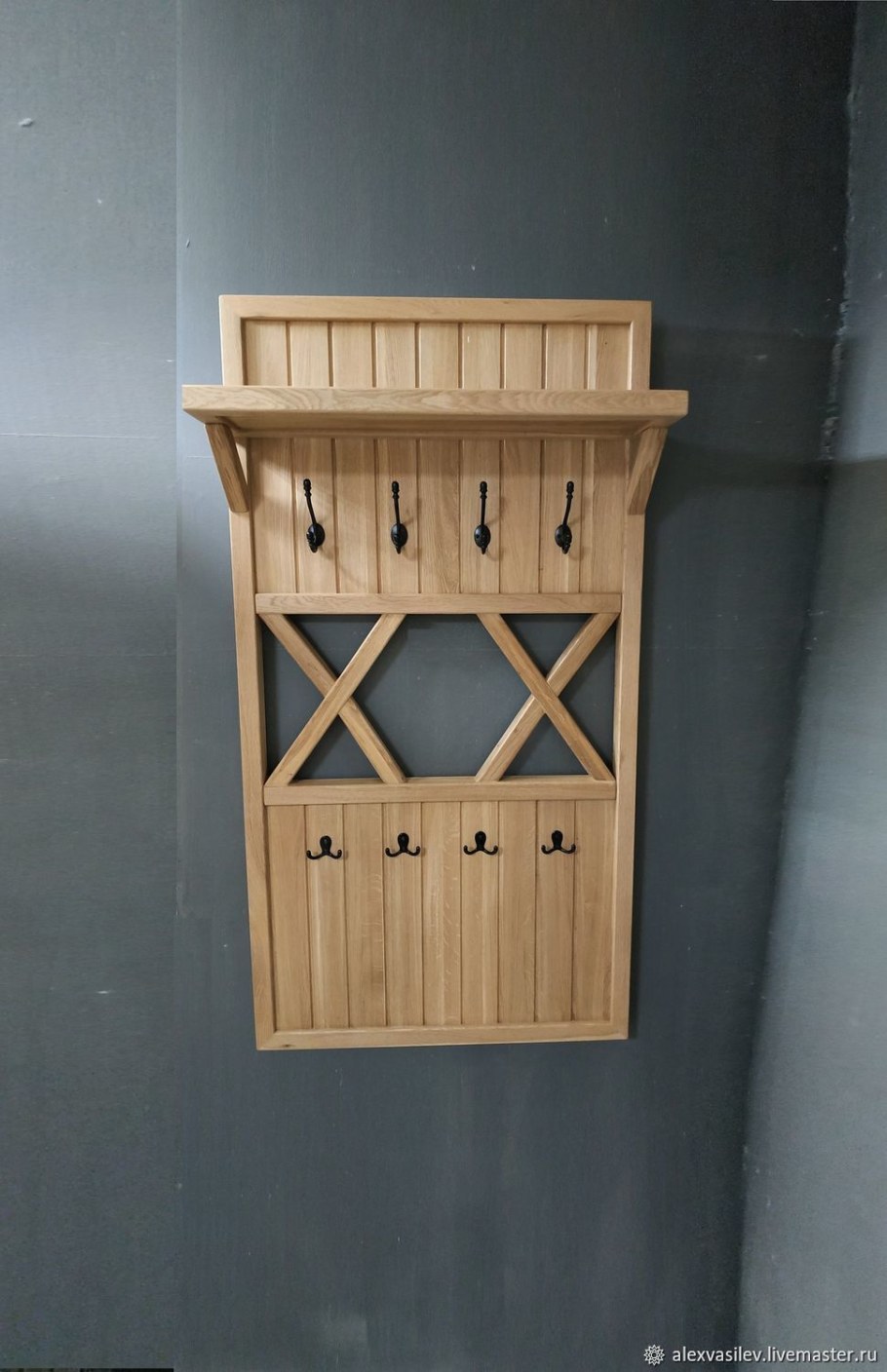 Вешалка настенная в прихожую из массива