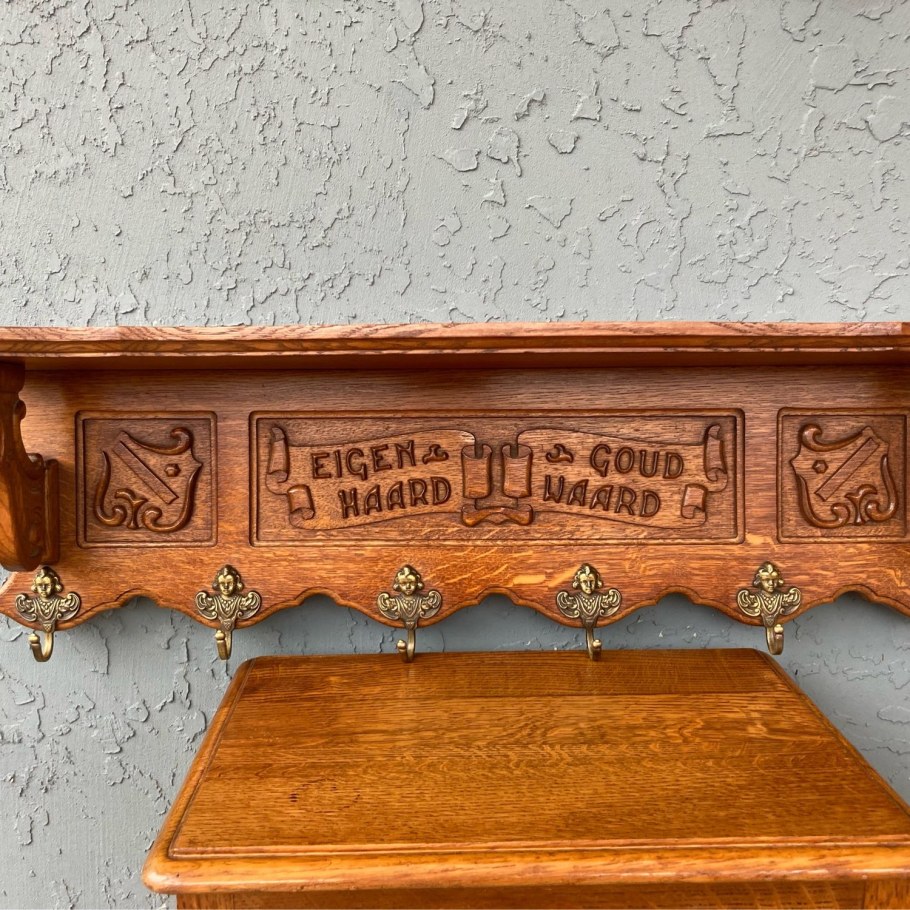 Резные адресные таблички