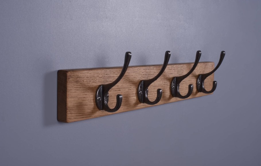 Вешалка из дуба настенная