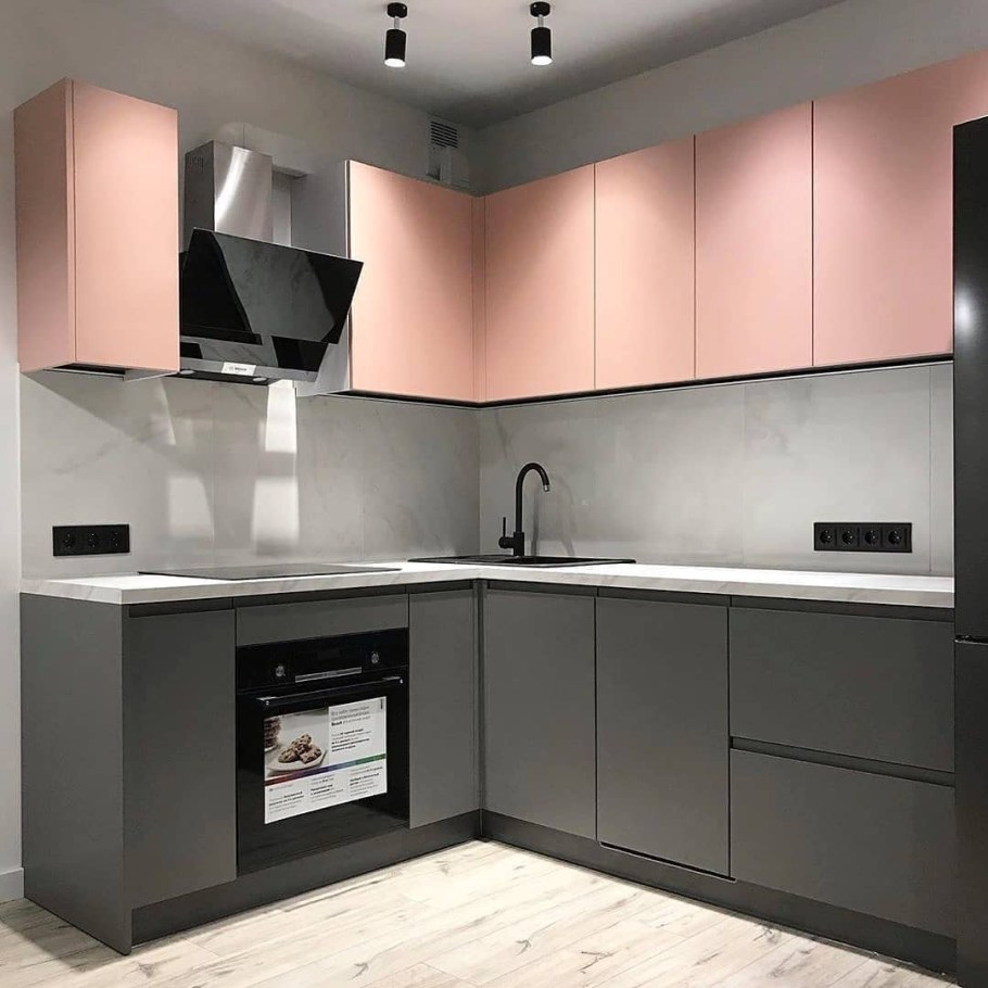 Розово серая кухня