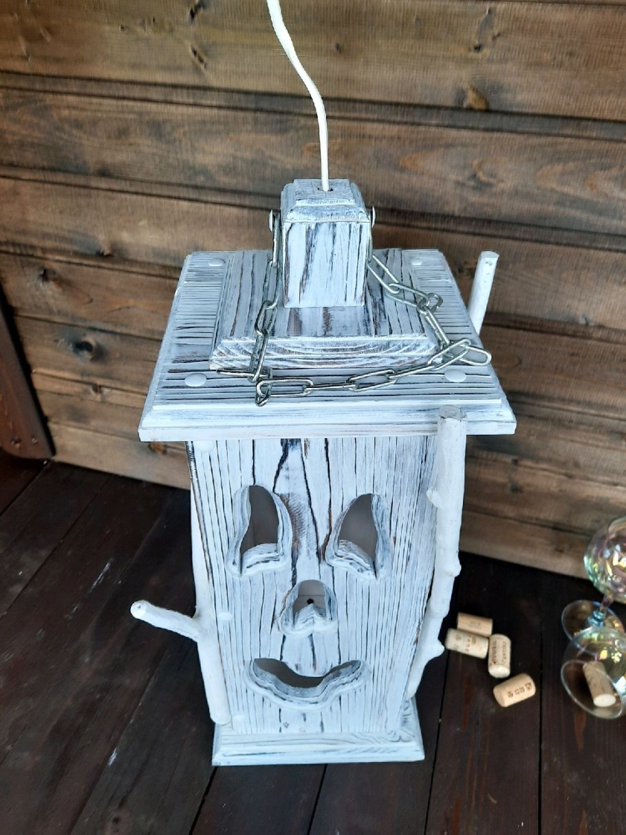 Садовый фонарь из дерева