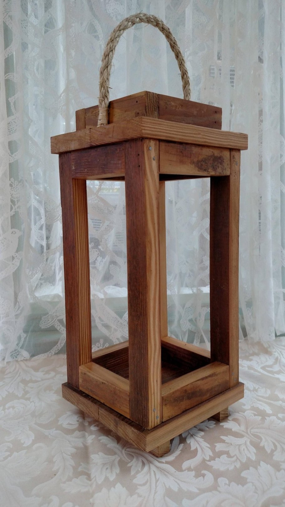 Фонарь деревянный декоративный