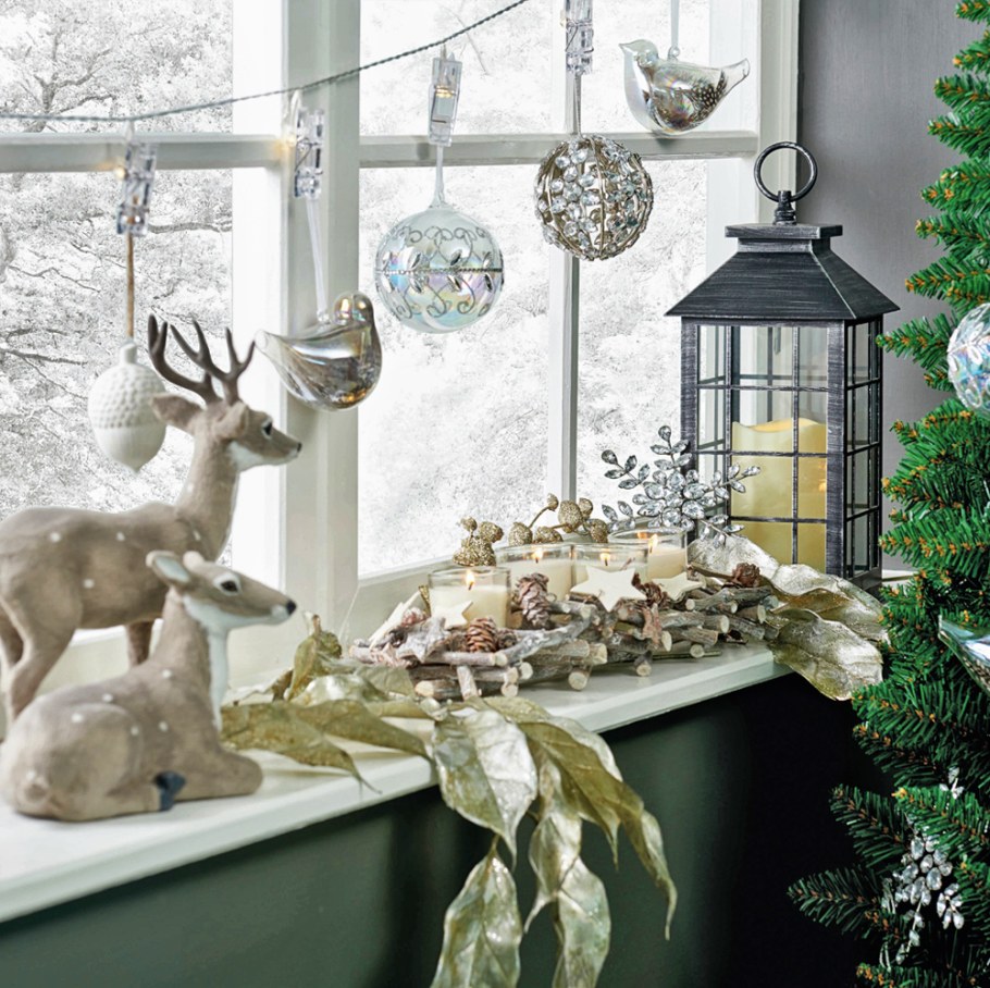 Новогодний декор подоконника