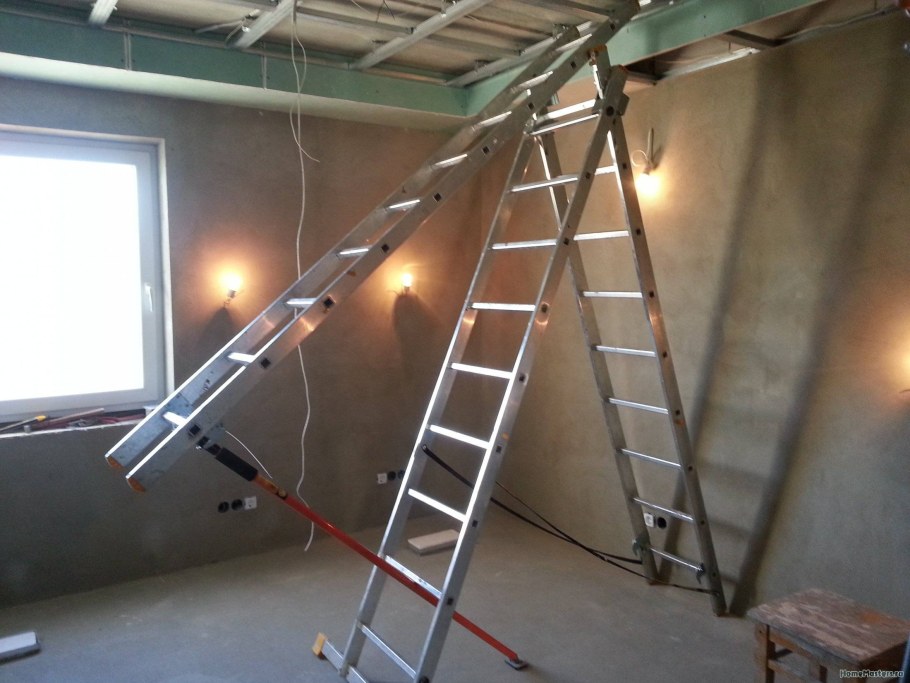 Приспособление для подъема гипсокартона на потолок