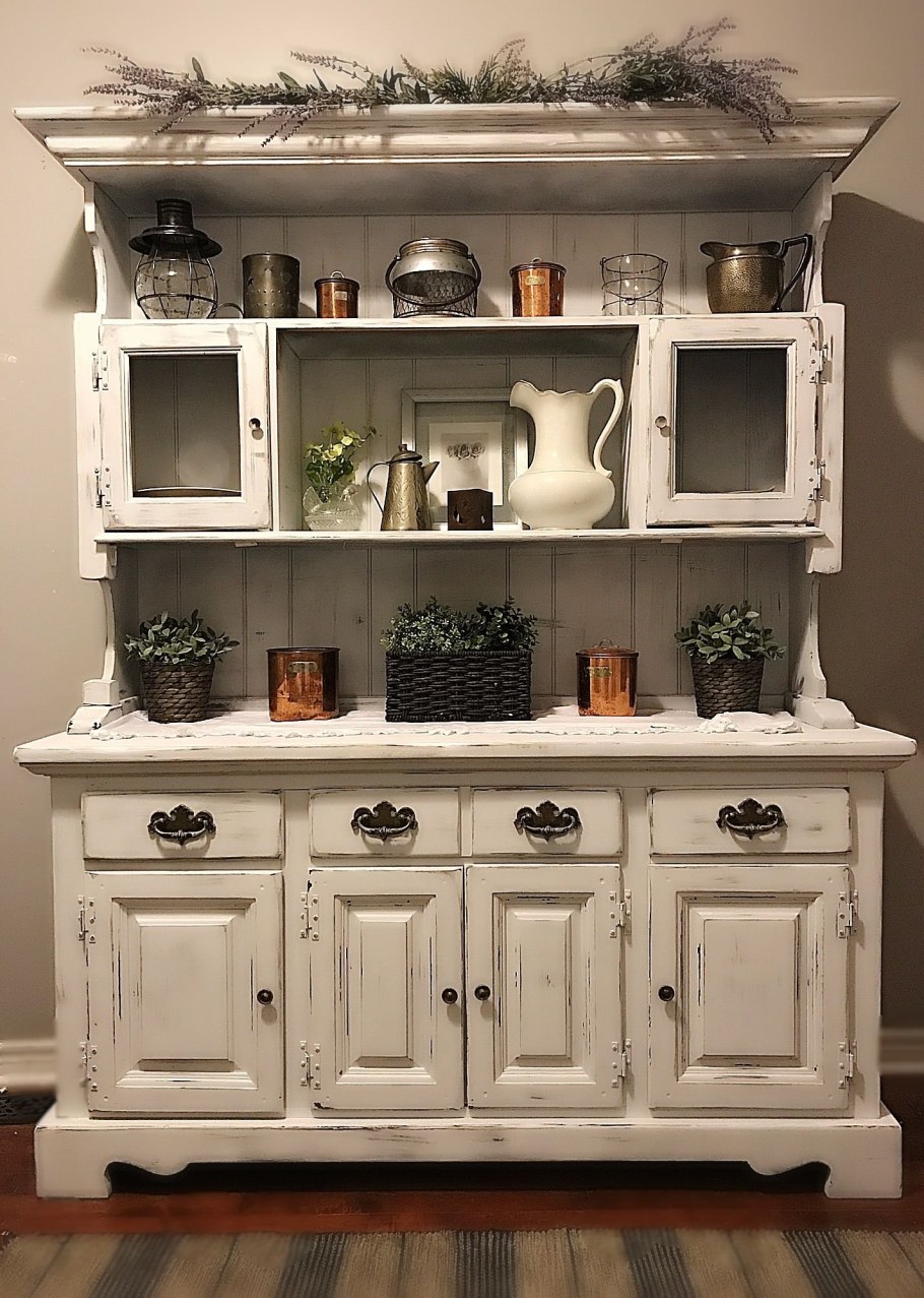 Кухонный буфет в стиле Кантри