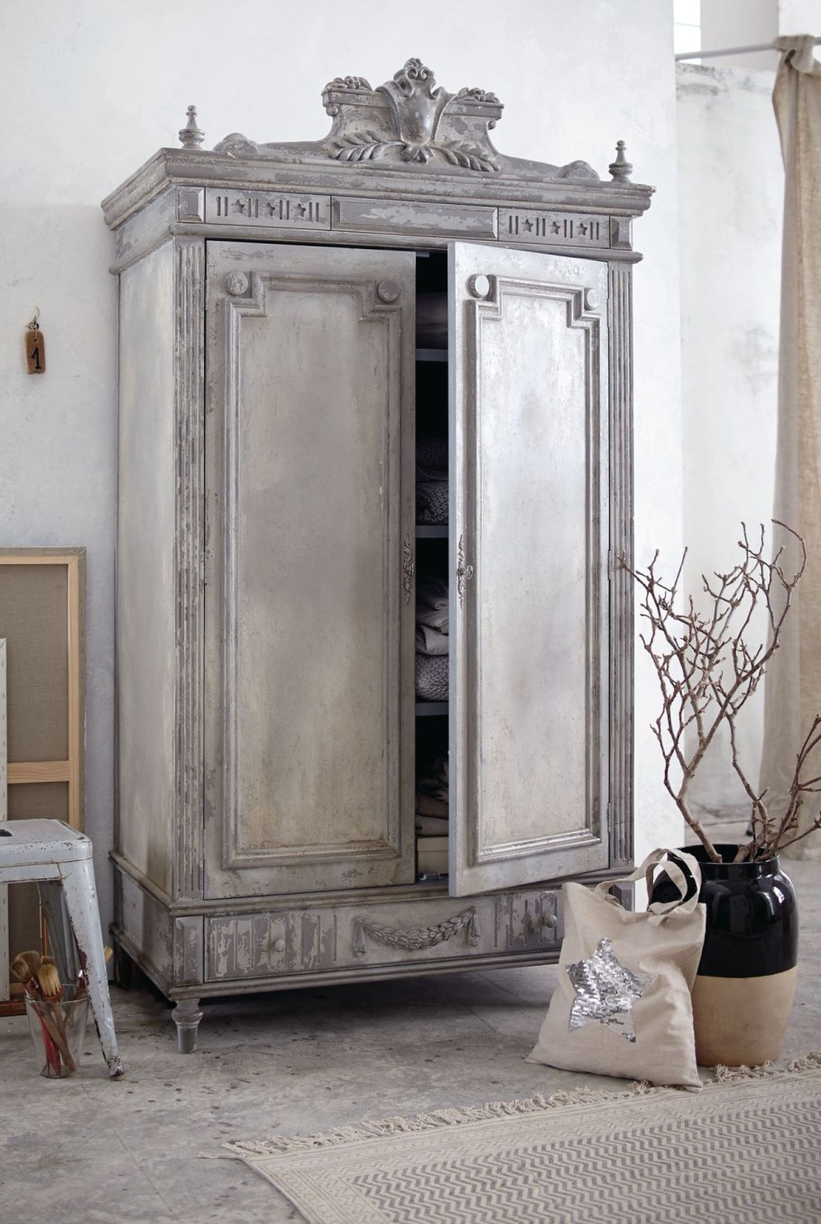 Платяной шкаф ретро