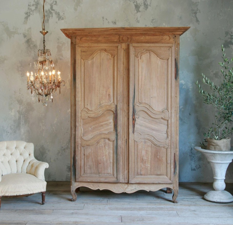 Шкаф в стиле Прованс