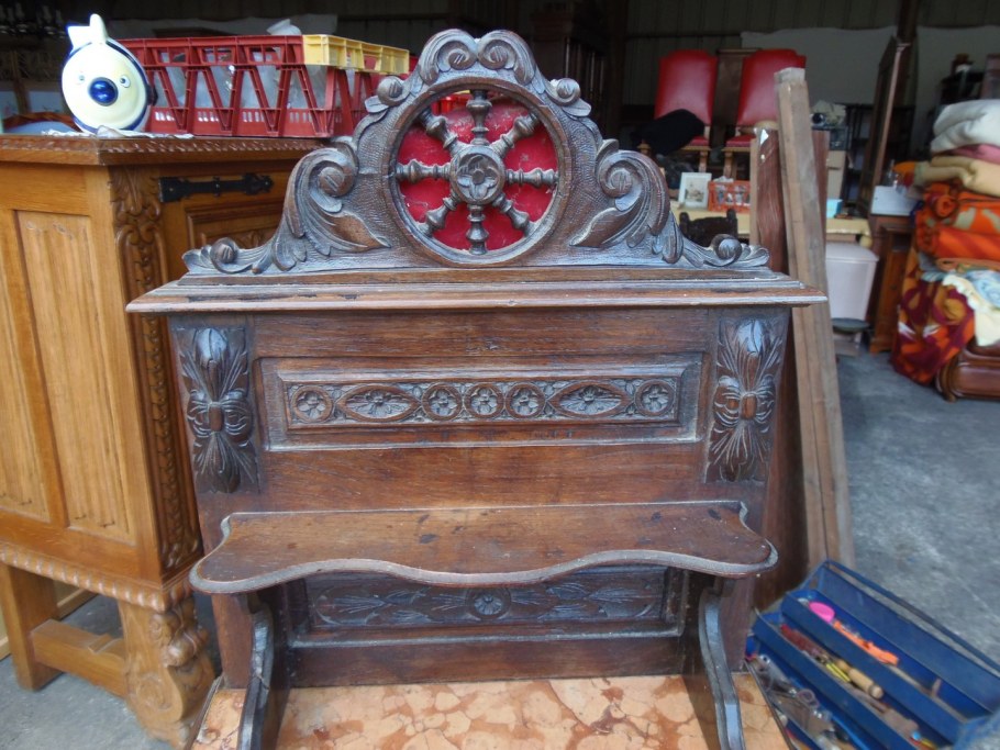 Тумбочка у кровати 19 век