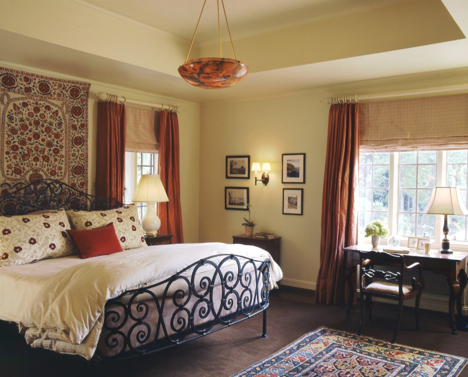 Интерьер спальни в испанском стиле