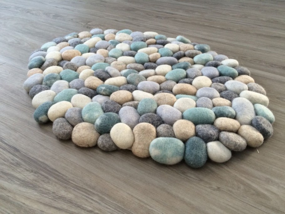 Коврик камушки из ткани