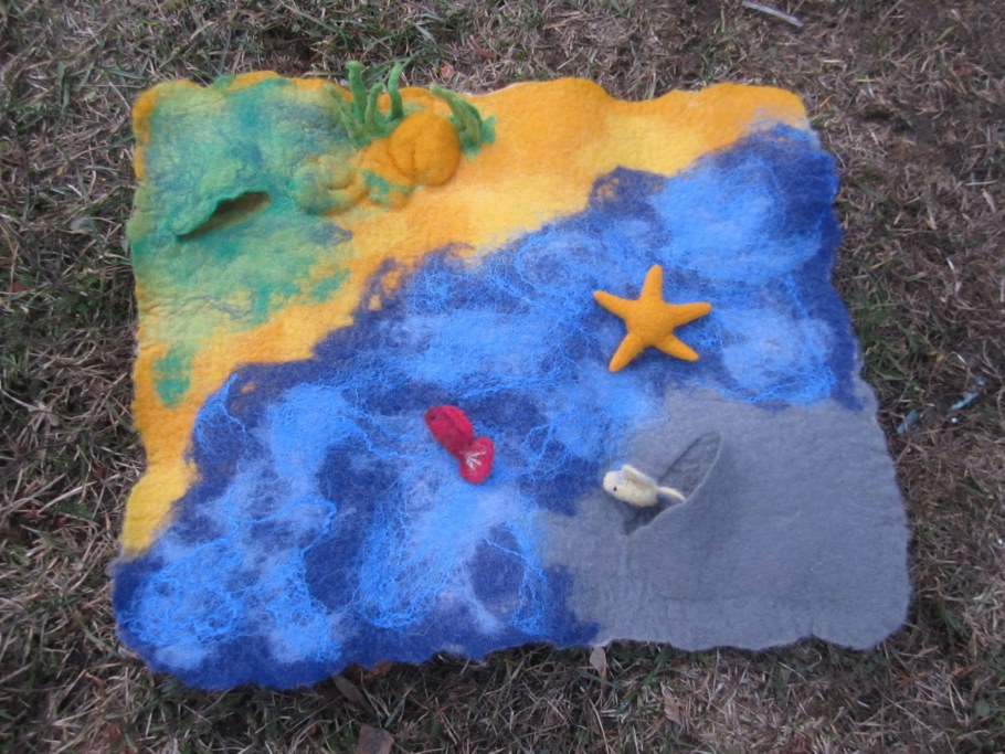 Валяный развивающий коврик