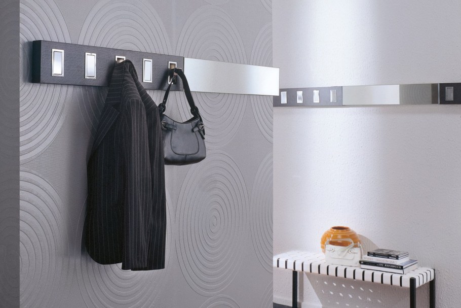 Панель с каретной стяжкой в прихожую