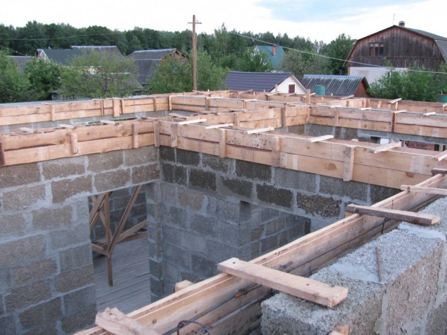 Армопояс мауэрлат арболит