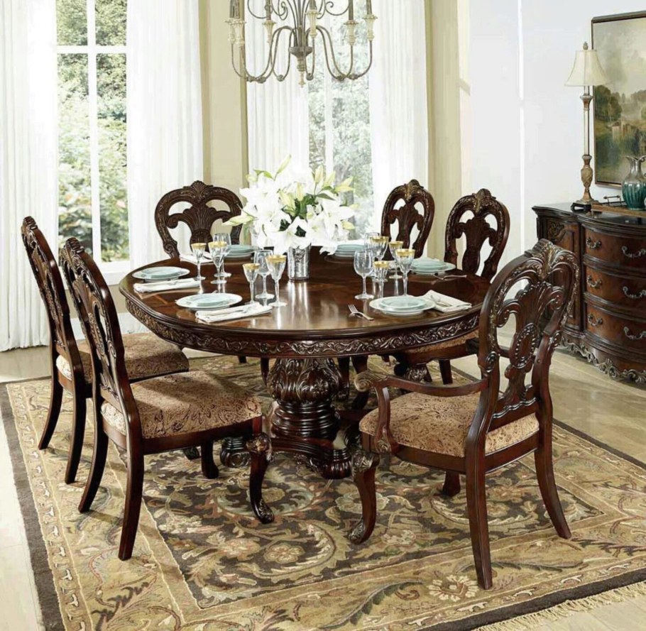 Стол большой со стульями с узором