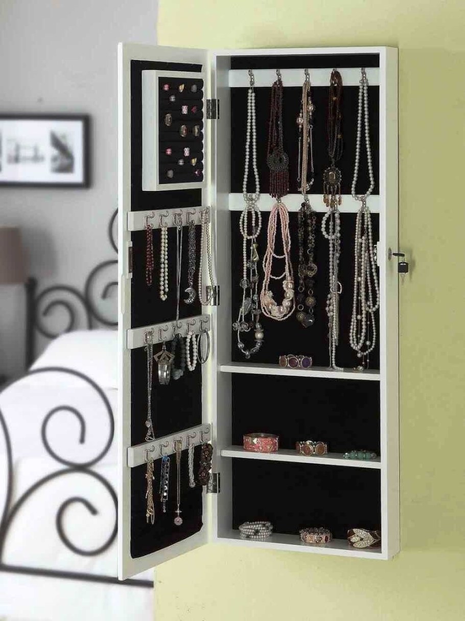 Шкаф для украшений