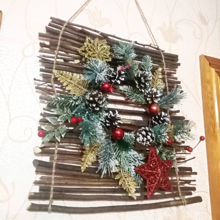 Новогоднее панно из веток