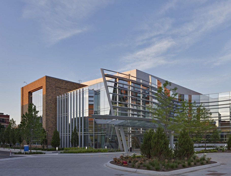 Современные фасады больниц