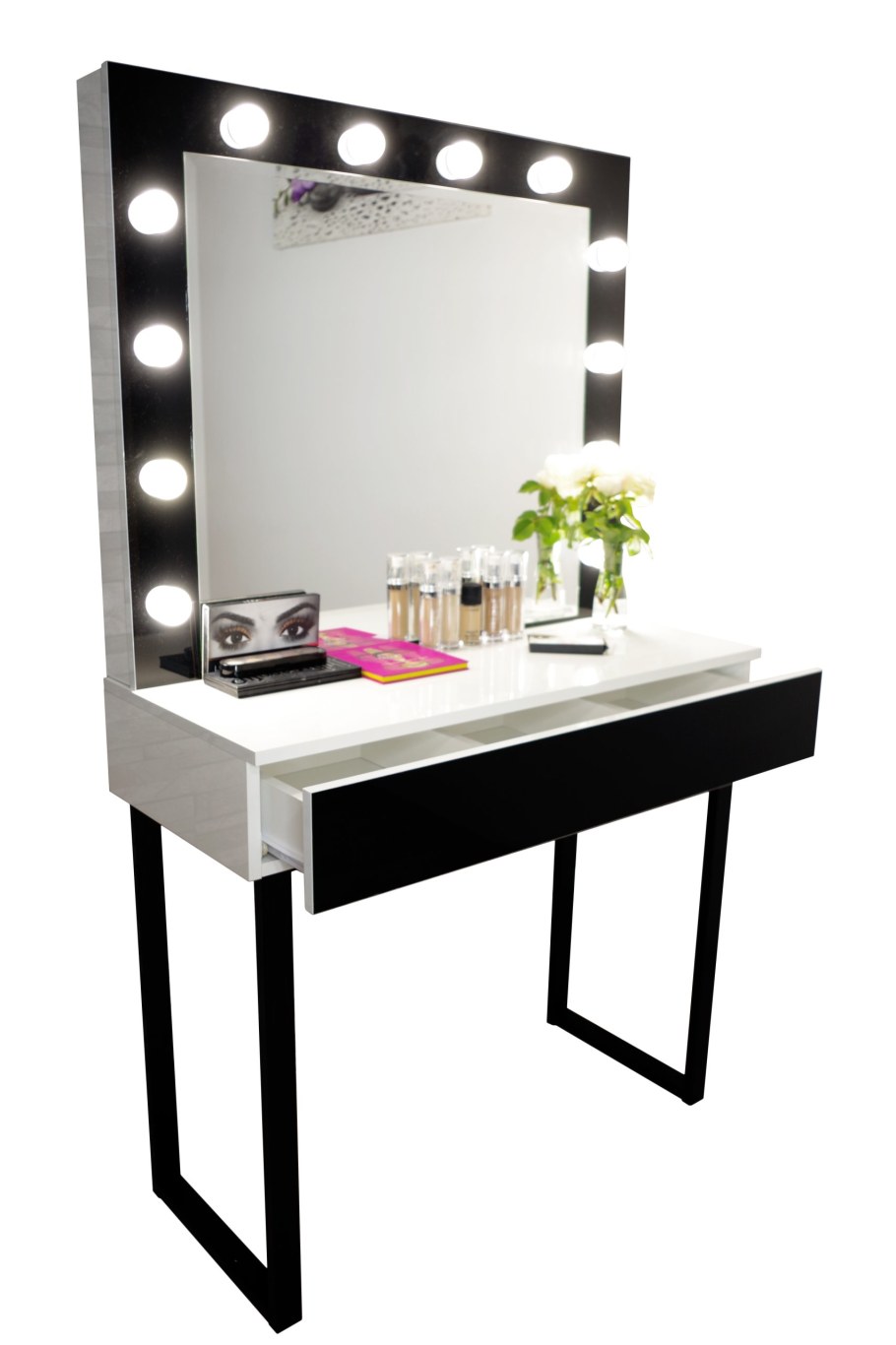 Столик для макияжа