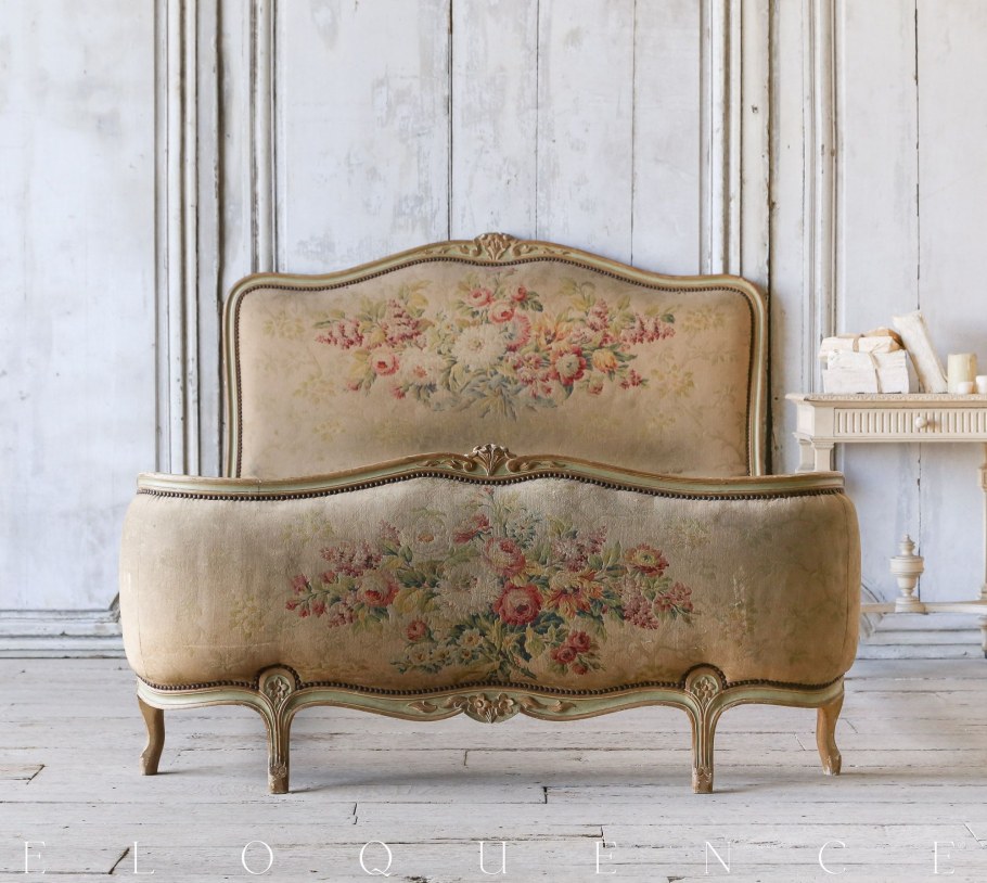 Французски антикварная кровать