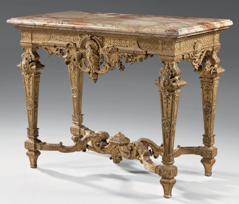 Изящный антикварный столик