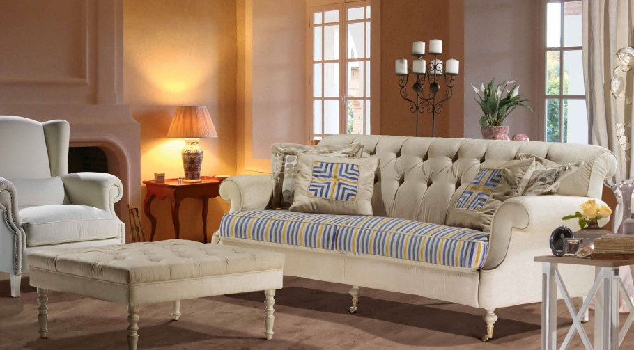 Бежевый диван для ресторана Прованс