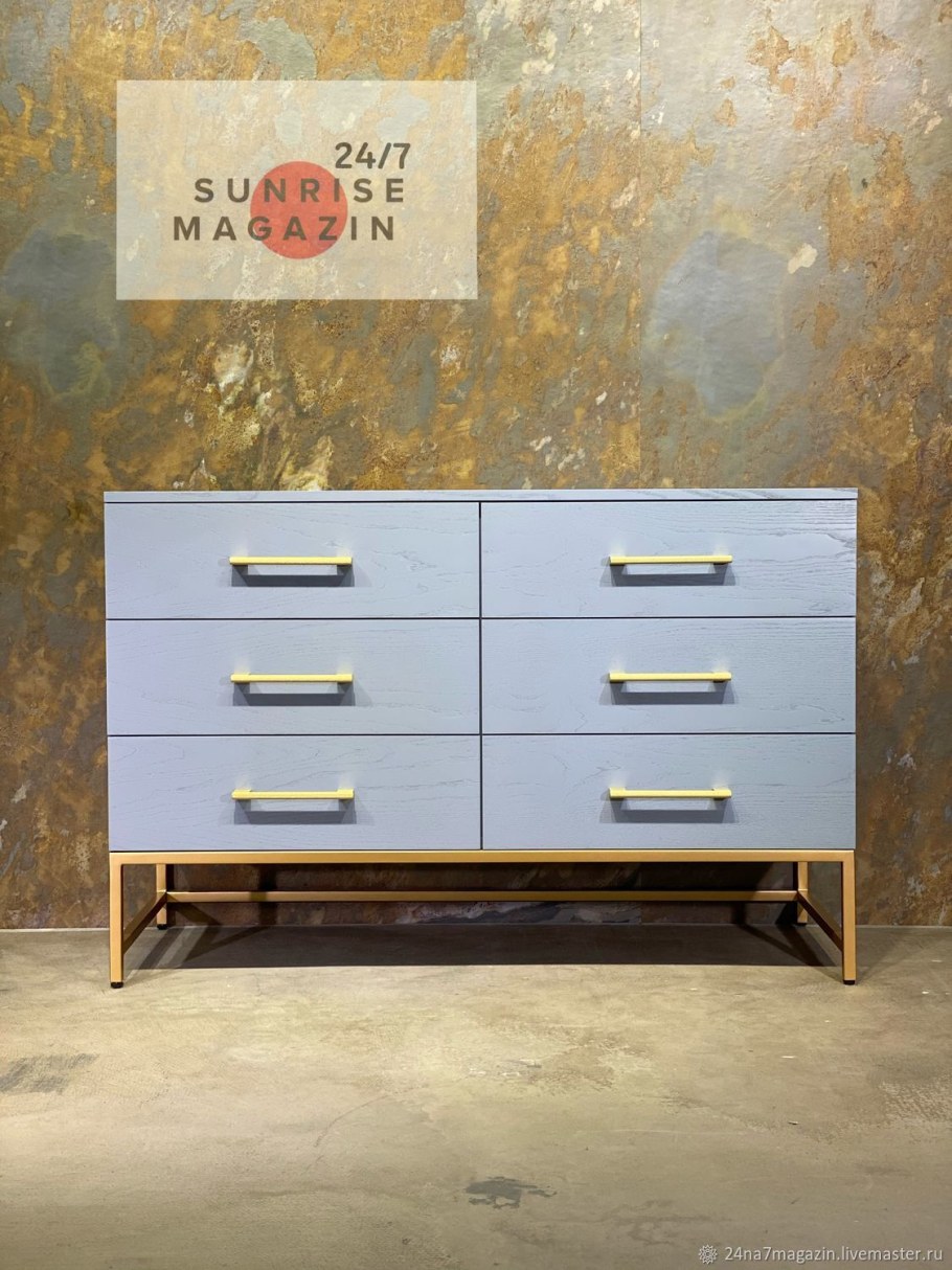 Комод красный с золотыми ножками