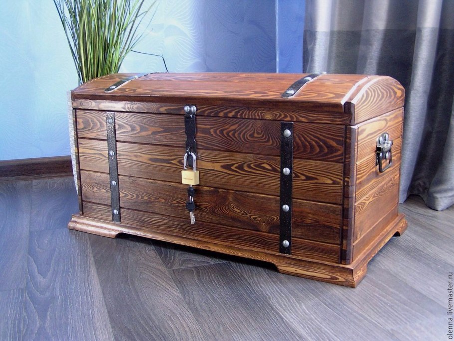 Сундук деревянный