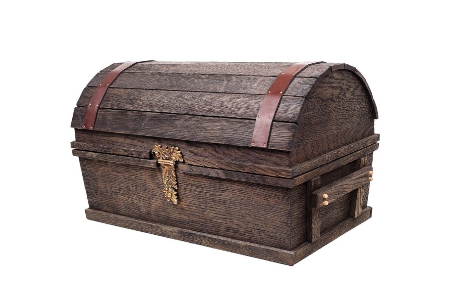 Сундук с одеждой