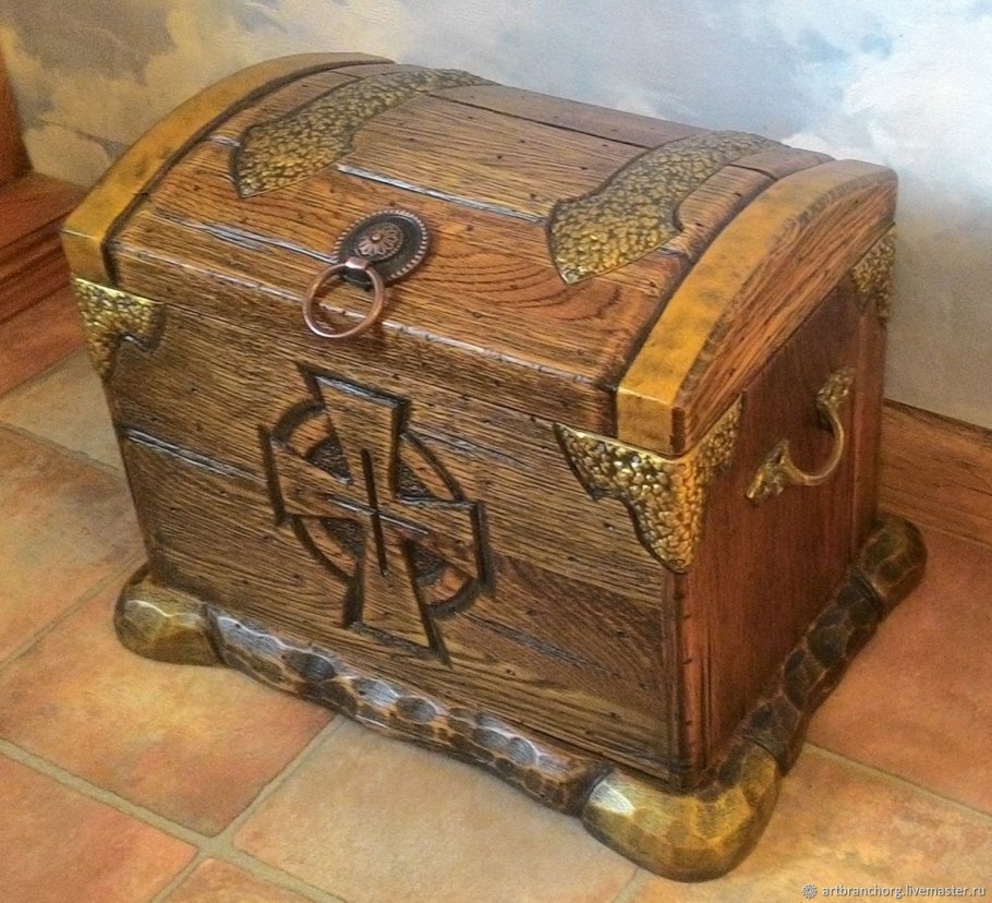 Антикварный сундук