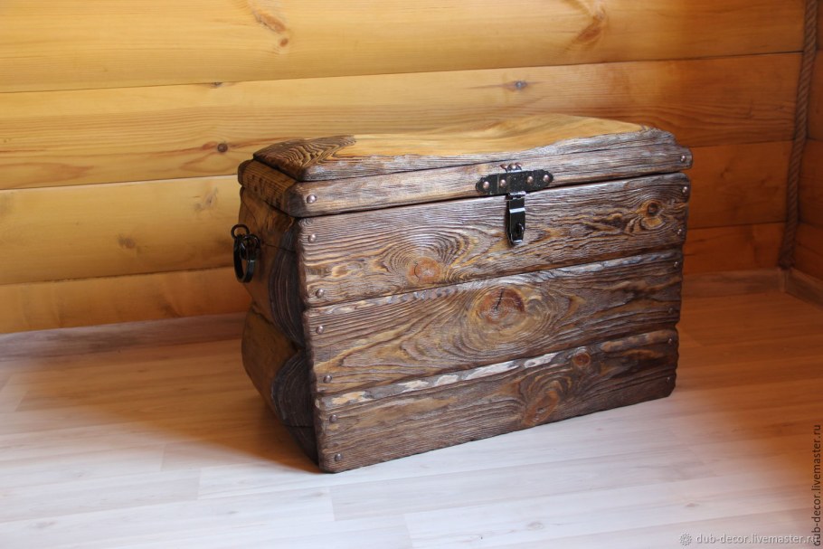 Сундук напольный деревянный