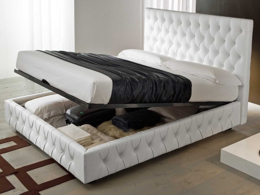 Двуспальная кровать