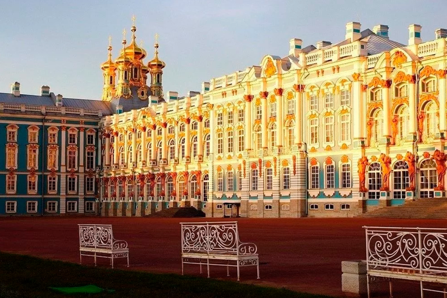 Екатерининский дворец в Санкт-Петербурге