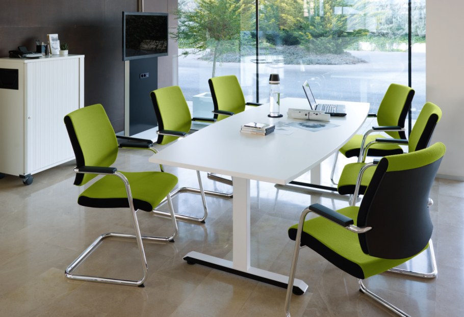 Кресло для переговорной комнаты