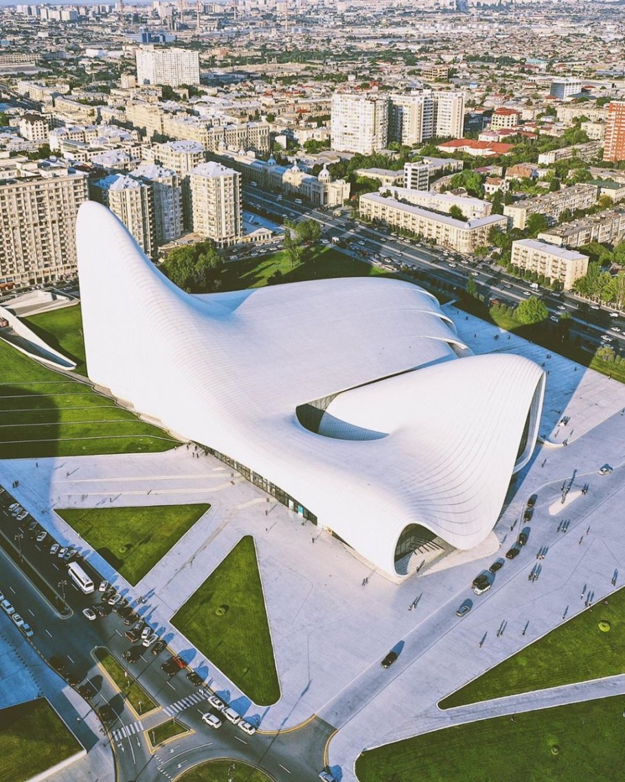 Центр Гейдара Алиева Заха Хадид