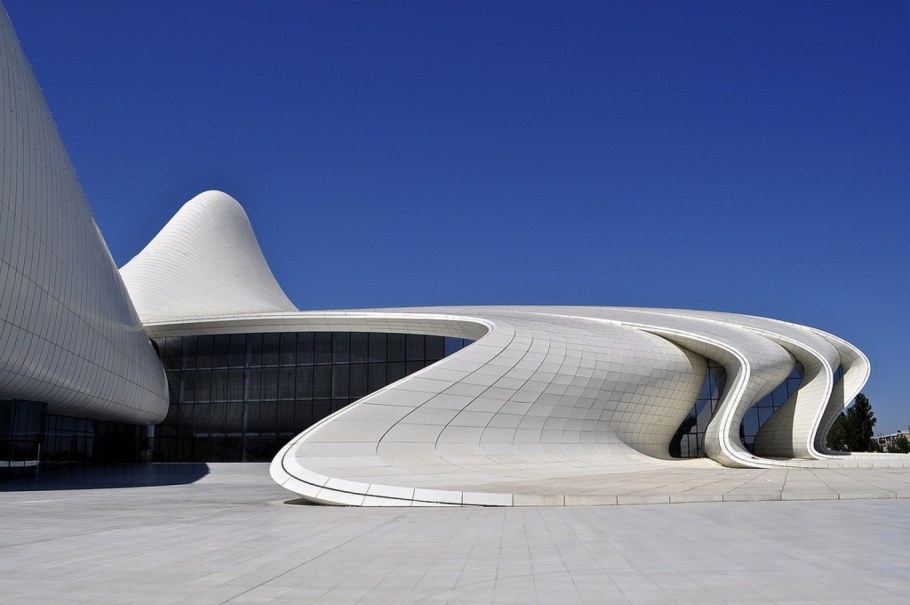 Центр Гейдара Алиева в Баку, Архитектор Заха Хадид,