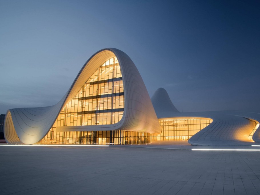 Футуристический культурный центр Гейдара Алиева