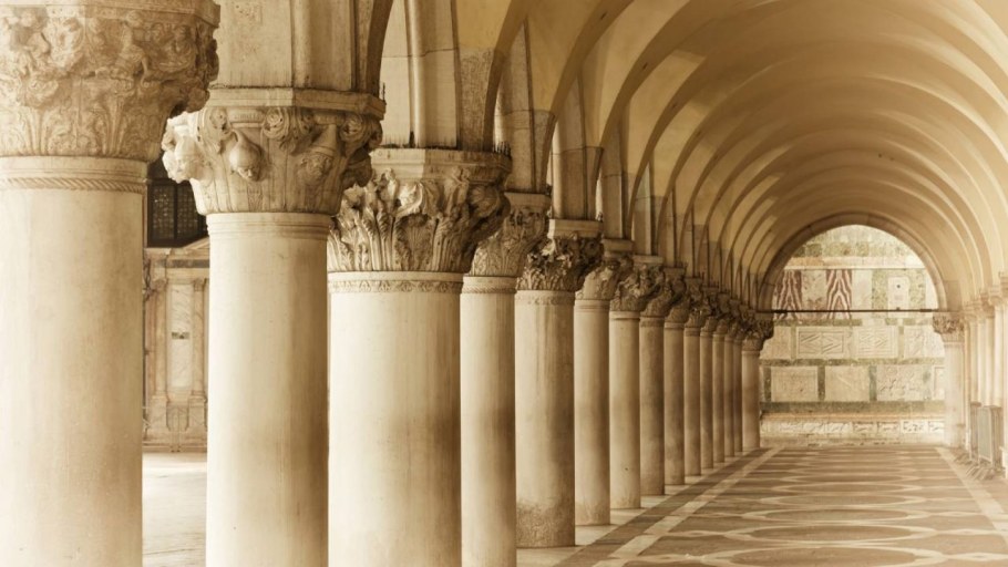 Колонны в перспективе