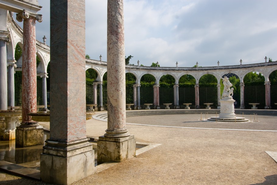 Версаль (Versailles) колоннада