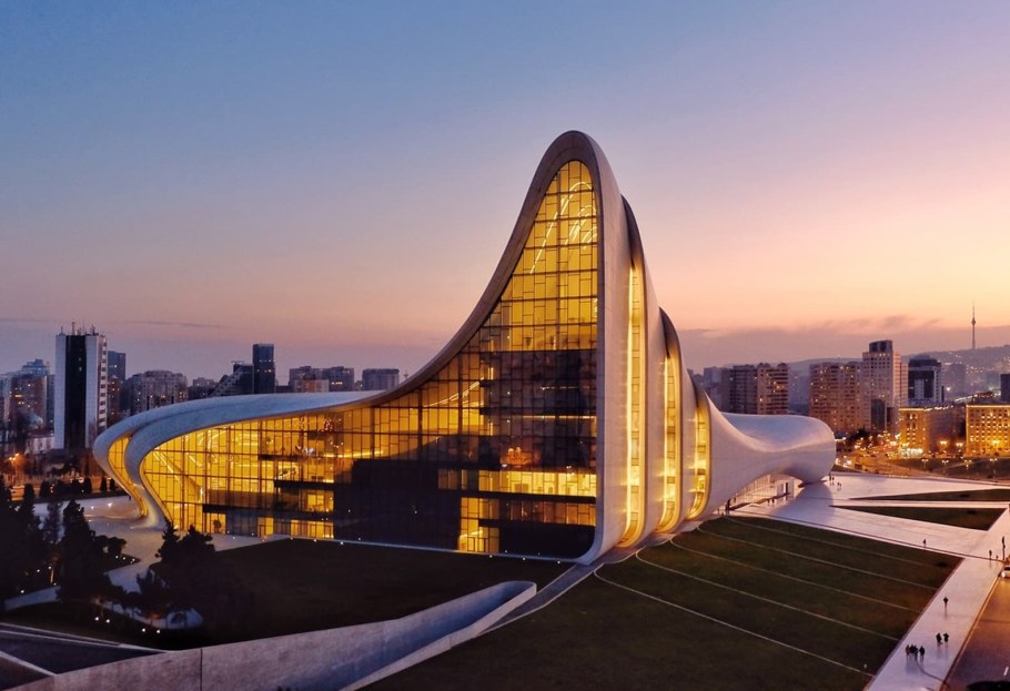 Заха Хадид Баку центр Гейдара Алиева