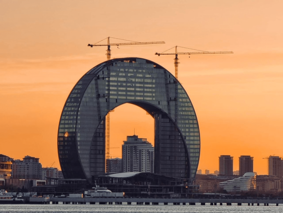 The Crescent City Баку