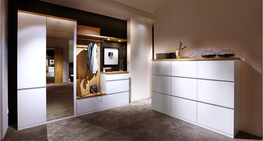 Современная прихожая в стиле хайтек