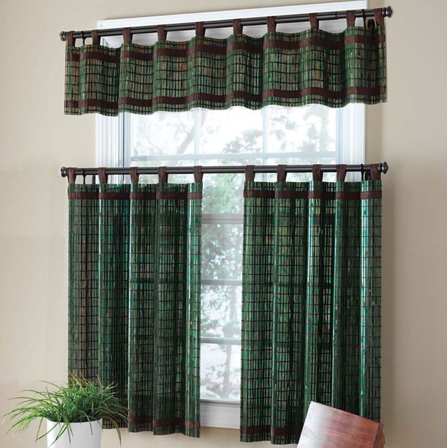 Шторы внутри оконного проема