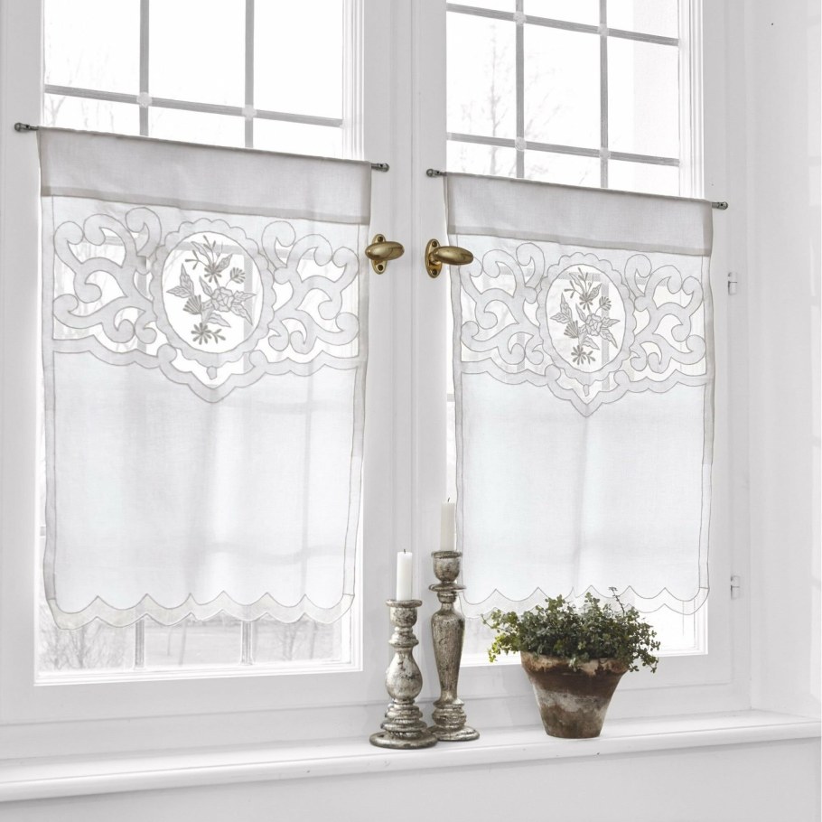 Занавески на кухню на половину окна