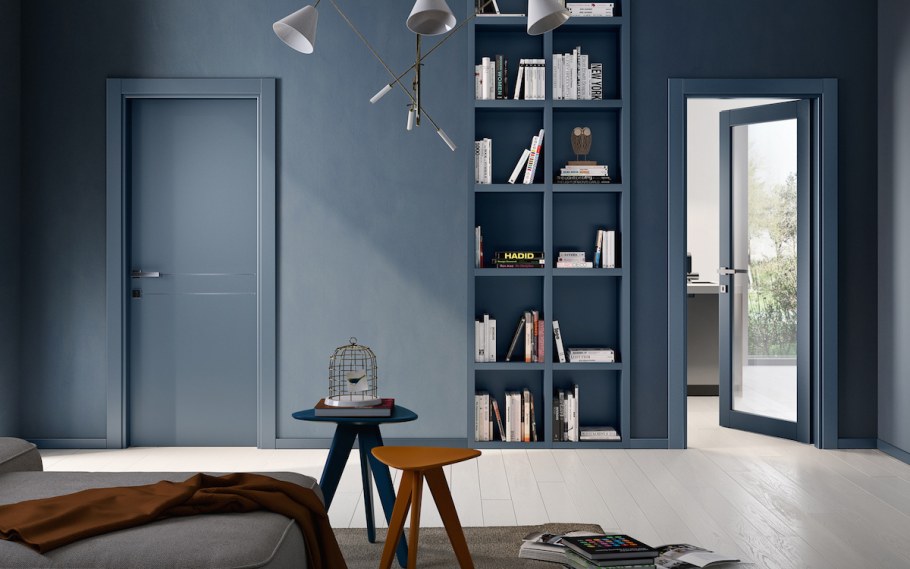 Серые двери в интерьере