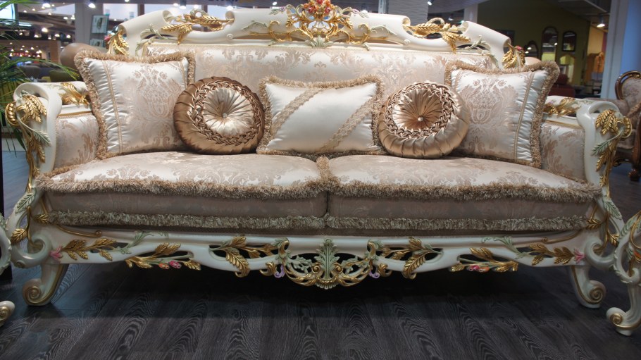 Итальянская мебель Египетский вид три кита