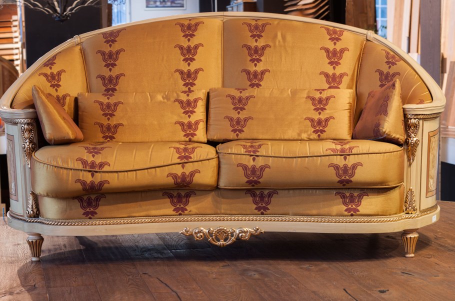 Диван двухместный на кухню Италия