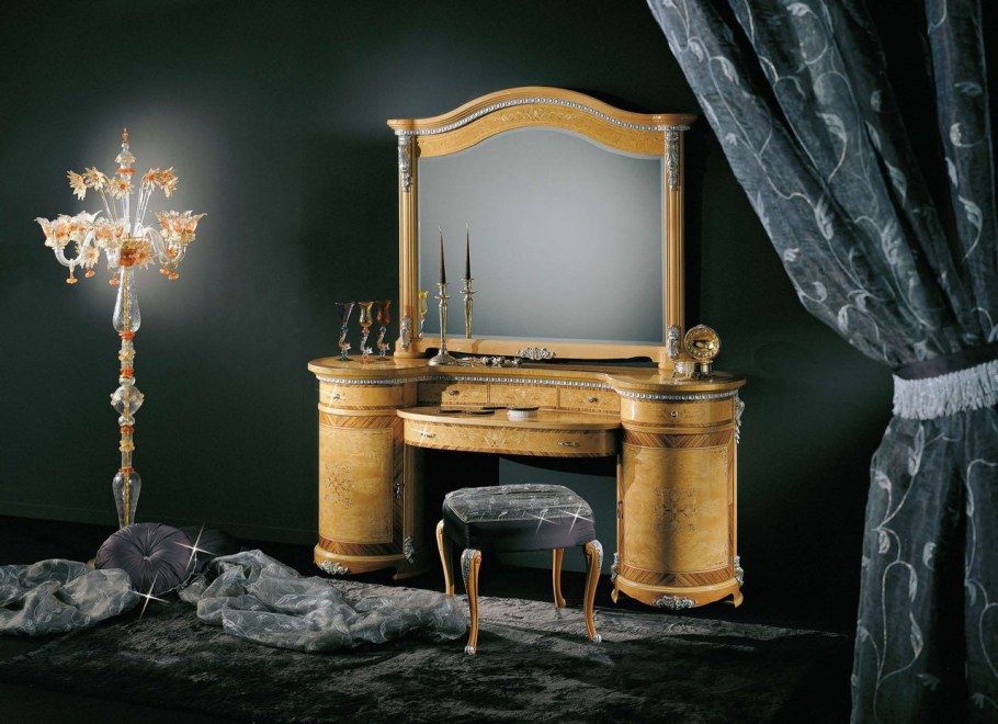 Столик туалетный Socci