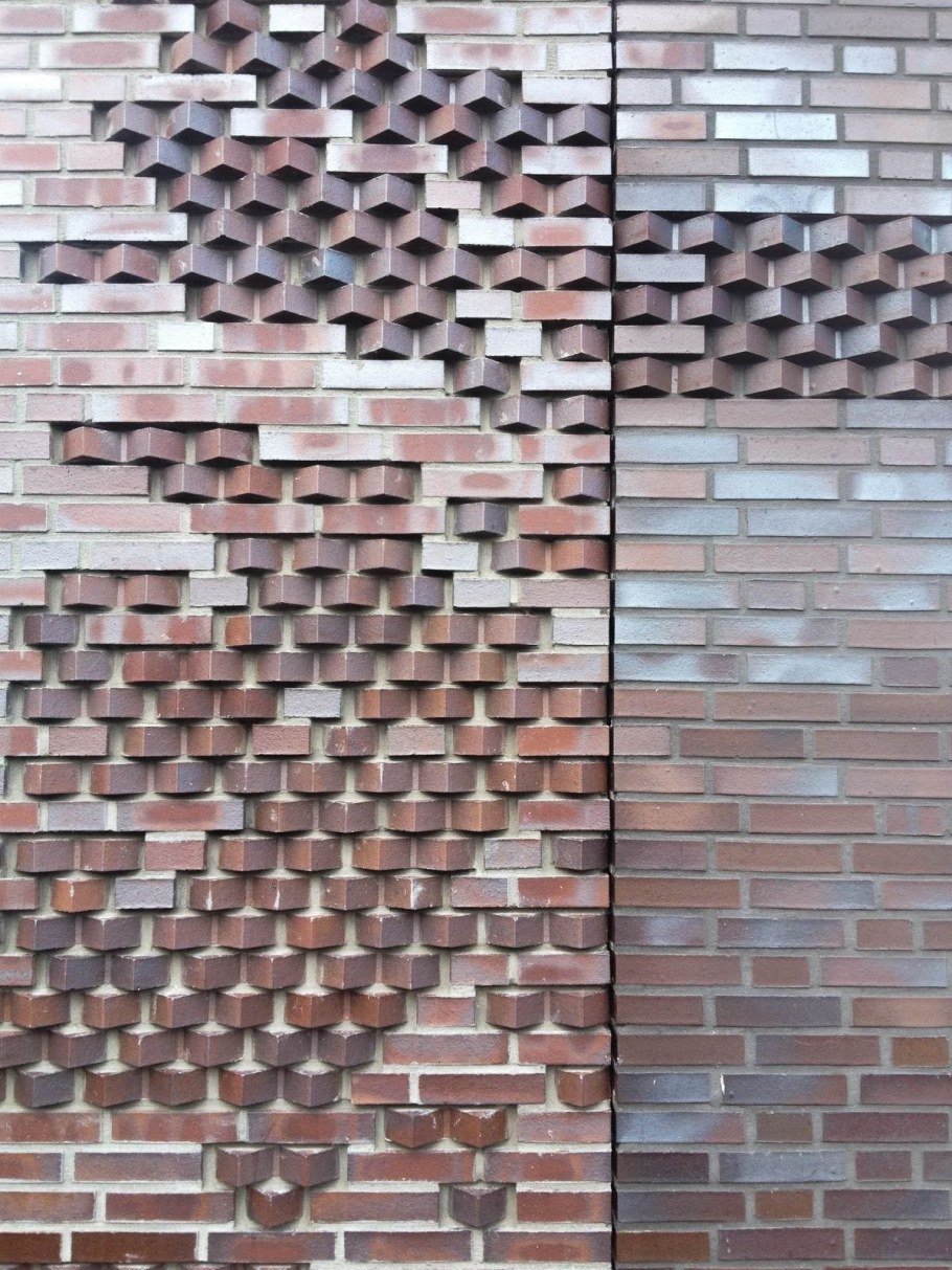 Рельефная кладка кирпича