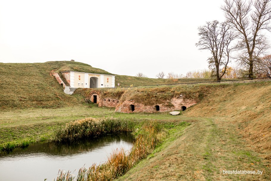 Обвалованных капонирах