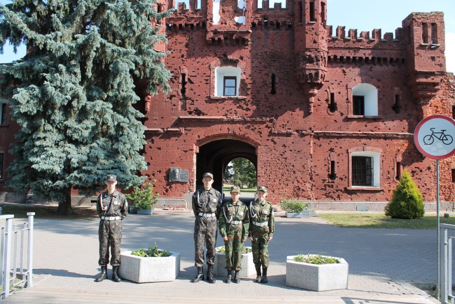 Брестская крепость мемориал выставка военной техники